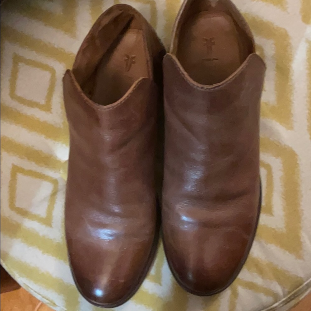 Slip on some Frye - Picture 1 of 4